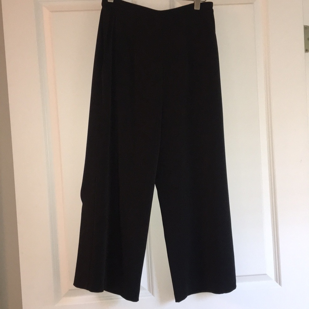 Bebe wide leg crop pant. Black NWT